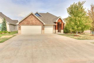 2424 Crystal Creek Dr, Yukon, OK 73099