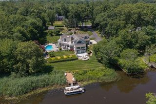 112 River Rd, Hanover, MA 02339
