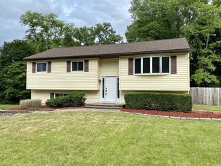 51 JACKSON Drive E, Poughkeepsie, NY 12603