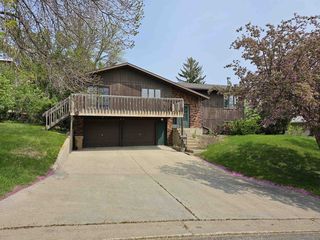 113 13th Ave NE, Minot, ND 58703