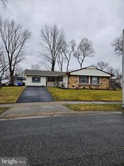 7 Granby Ln, Willingboro, NJ 08046