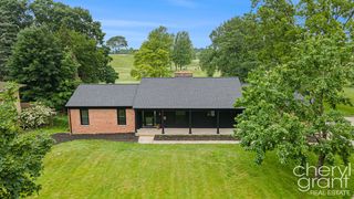 1757 Westlane Dr NE, Grand Rapids, MI 49505
