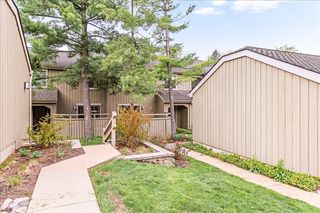 789 Oak Hill Rd, Lake Barrington, IL 60010