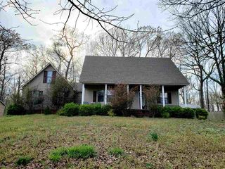 100 Debbie Cir, Selmer, TN 38375