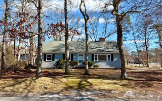 231 Bishops Ter, Hyannis, MA 02601