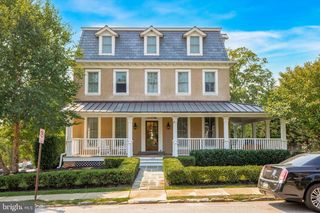 200 W  Wayne Ave, Wayne, PA 19087