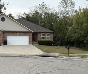 1816 Villa Dr #1816, Warrensburg, MO 64093