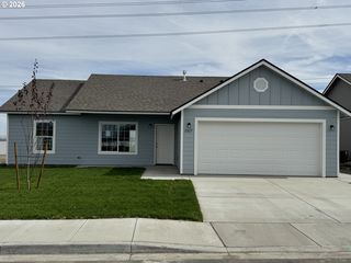 3317 Blue Jay St, Umatilla, OR 97882