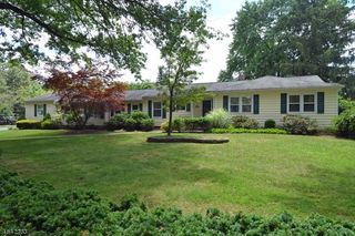 404 Patton Pl, Wyckoff, NJ 07481