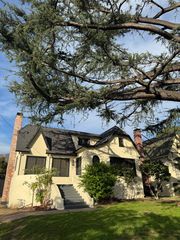 239 W  Mariposa St, Altadena, CA 91001