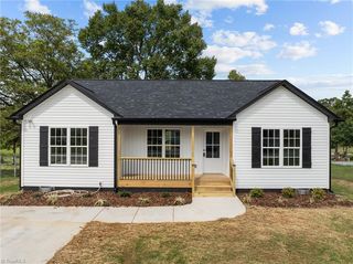 404 Davidson St, Thomasville, NC 27360