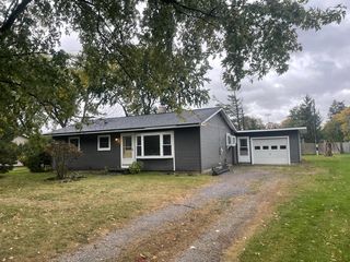 9 Christy Pkwy, Honeoye Falls, NY 14472
