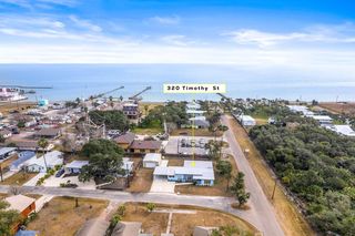 320 Timothy St, Rockport, TX 78382