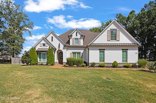 360 Flagstone Dr, Jackson, TN 38305