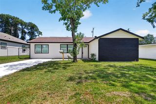 1302 Appomattox Dr, Texas City, TX 77591