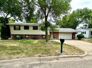 207 Carrow St, Marshall, MN 56258