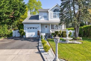 939 Peconic Avenue, West Babylon, NY 11704