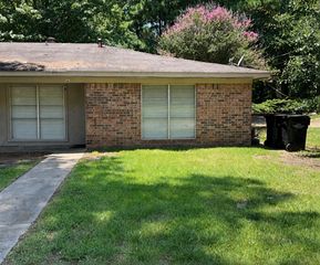 1207 Cheryl St #A, Longview, TX 75604
