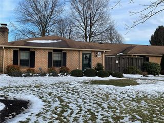 2843 Rolling Green Pl, Macungie, PA 18062