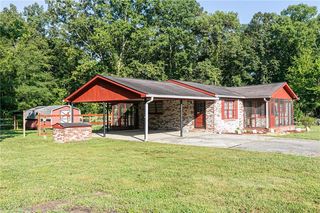 8203 Blacks Bluff Rd SW, Cave Spring, GA 30124