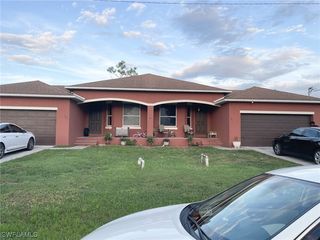 373/375 Carrillon Ave S, Lehigh Acres, FL 33974