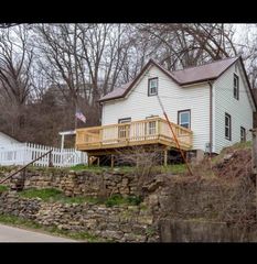 1091 Thomas Pl, Dubuque, IA 52001