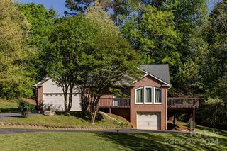 86 Sharon Valley Dr, Hickory, NC 28601