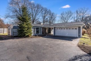 80 Old Stonehouse Dr, Bedminster, NJ 07921