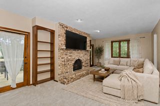 1679 NW 99th St, Clive, IA 50325