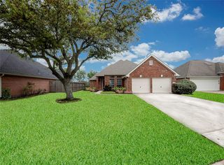 6627 Old Oaks Blvd, Pearland, TX 77584