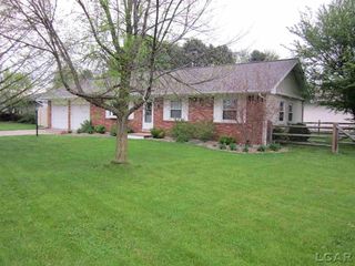 221 Kingsberry Dr, Blissfield, MI 49228
