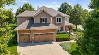 16421 S  Woodstone Dr, Olathe, KS 66062
