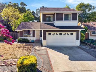 849 Falcon Way, Healdsburg, CA 95448