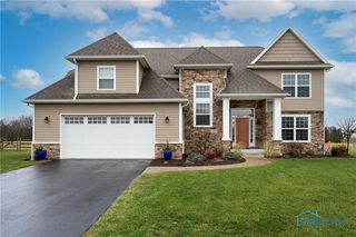 2789 Woods Edge Rd, Perrysburg, OH 43551