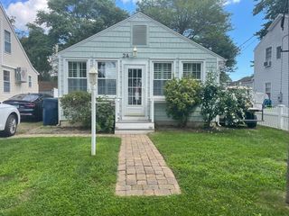 24 Gorton Ave, Old Lyme, CT 06371