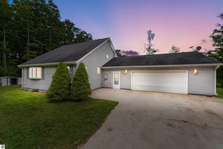 668 W  18 1/2 Rd, Mesick, MI 49668