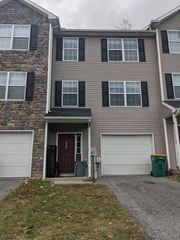 236 Crown Ct, Waynesboro, PA 17268