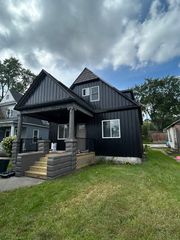 1711 24th St, Port Huron, MI 48060