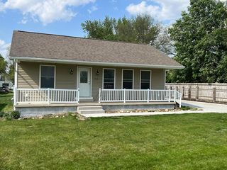 703 E  Linn St, Quasqueton, IA 52326