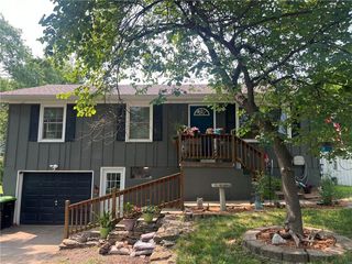 605 E  Shady Ln, Harrisonville, MO 64701