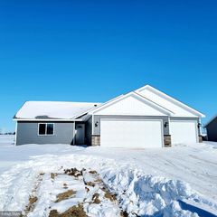 1000 11th St SE, Waseca, MN 56093