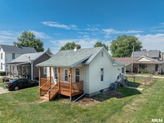 559 E  Pine St, Canton, IL 61520