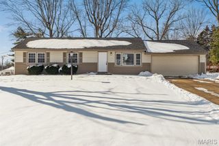 10008 Meadowfield Ln, Saint Louis, MO 63128