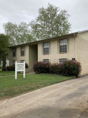 505 W  3rd St, Brenham, TX 77833
