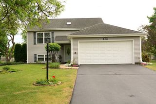935 Revere Ln, Island Lake, IL 60042