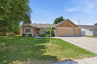 831 W  Oakmont Ave, Nampa, ID 83686