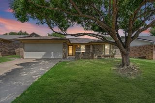 7516 Evergreen Dr, Watauga, TX 76148