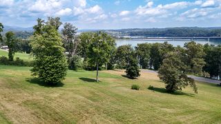 2450 Starboard Crest Rd, Morristown, TN 37814