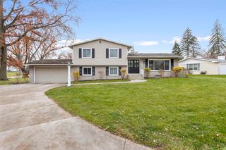 1635 Springbrook Dr, Elkhart, IN 46514