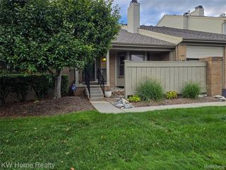 38608 Chessington, Farmington, MI 48331